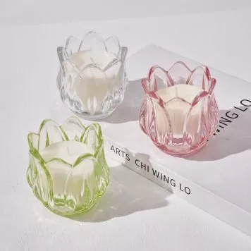 Farebná sklenená sviečka v tvare tulipánu