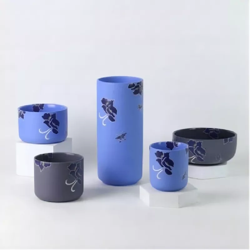 Classical Hand-Painted Ceramic Vases Classical Hand-Painted Ceramic Vases