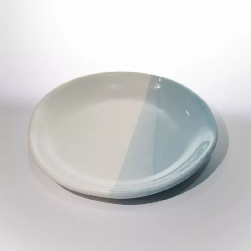 Moderný dvojfarebný keramický kruhový tanier