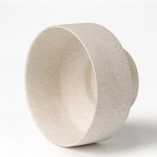 Geometrické keramické svietniky v štýle Wabi-sabi